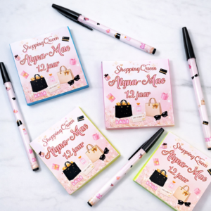 Gepersonaliseerde sticky notes met pen of potlood traktatie